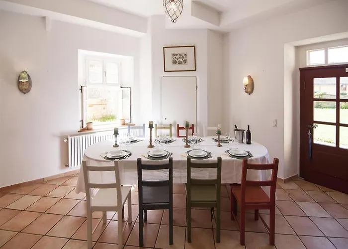 La Maison Im Park Von Schloss Сasa de vacaciones