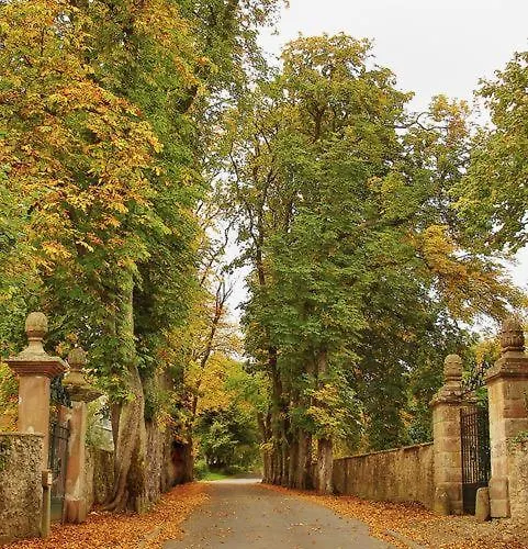 La Maison Im Park Von Schloss Сasa de vacaciones