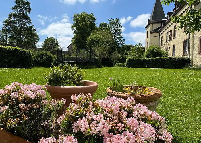 La Maison Im Park Von Schloss Сasa de vacaciones